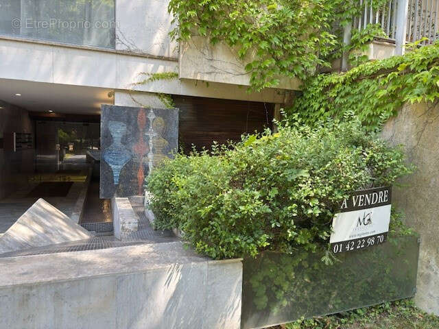 Commerce à NEUILLY-SUR-SEINE