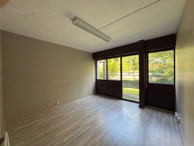 Commerce à NEUILLY-SUR-SEINE