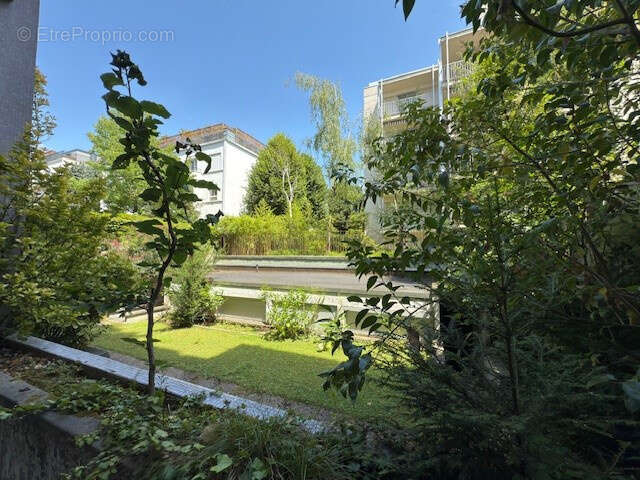 Commerce à NEUILLY-SUR-SEINE