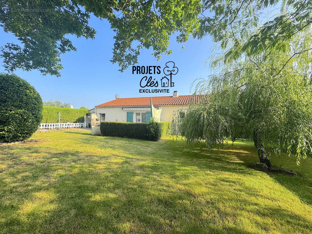 Maison à BEAULIEU-SOUS-LA-ROCHE