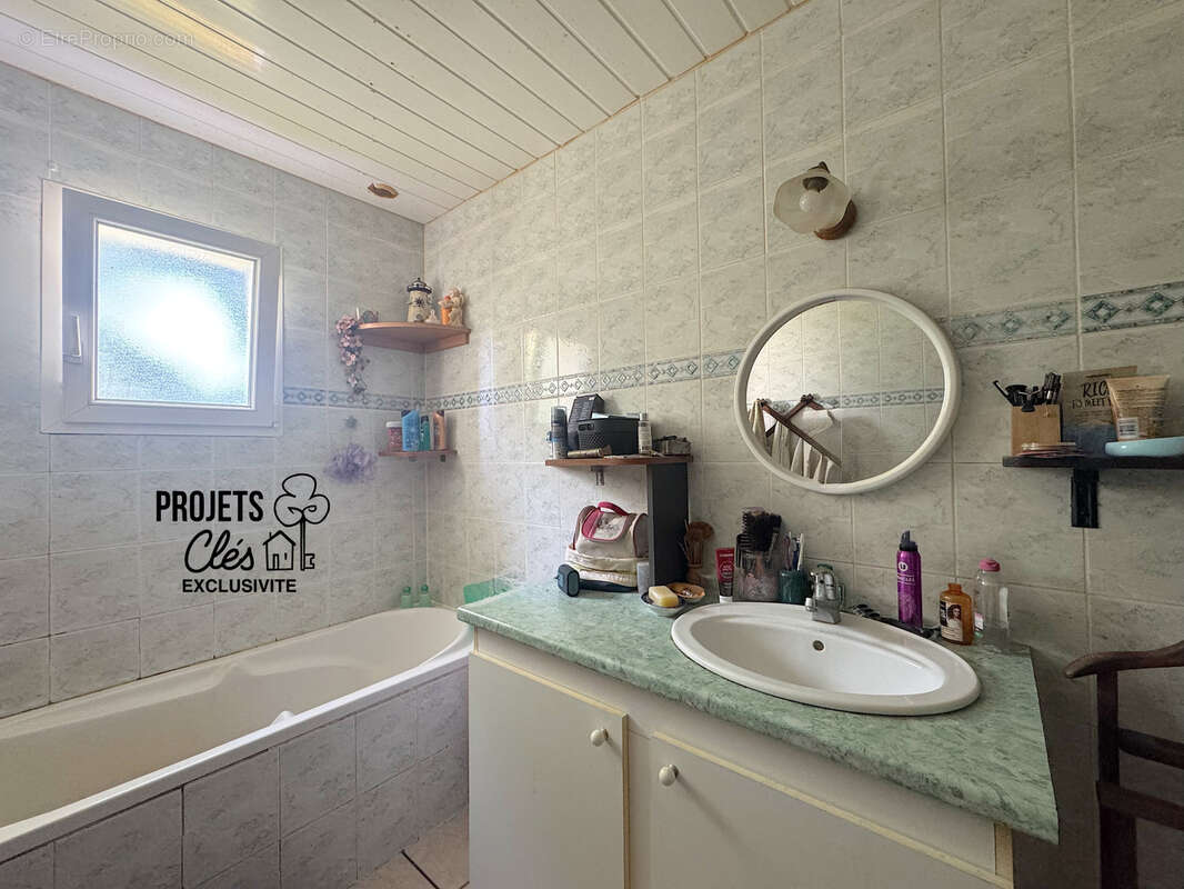 Maison à BEAULIEU-SOUS-LA-ROCHE