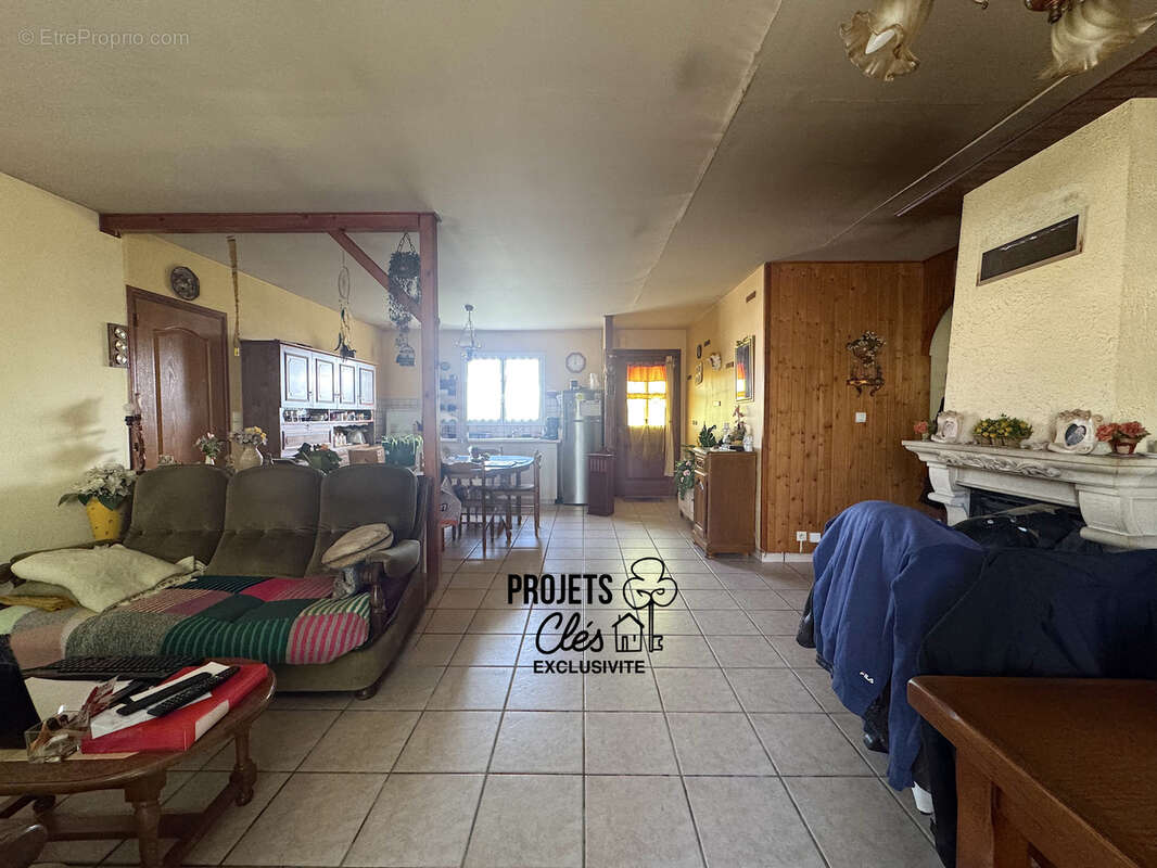 Maison à BEAULIEU-SOUS-LA-ROCHE