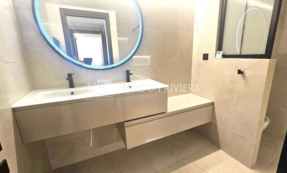 Appartement à SAINT-LAURENT-DU-VAR