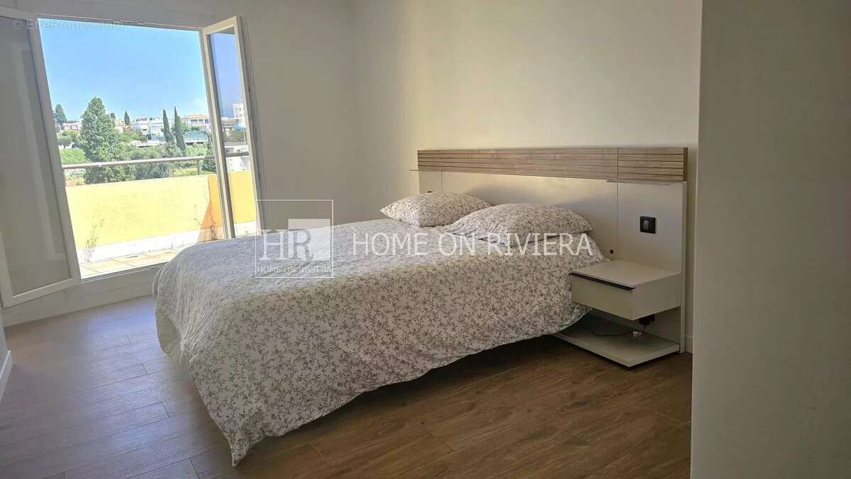 Appartement à SAINT-LAURENT-DU-VAR