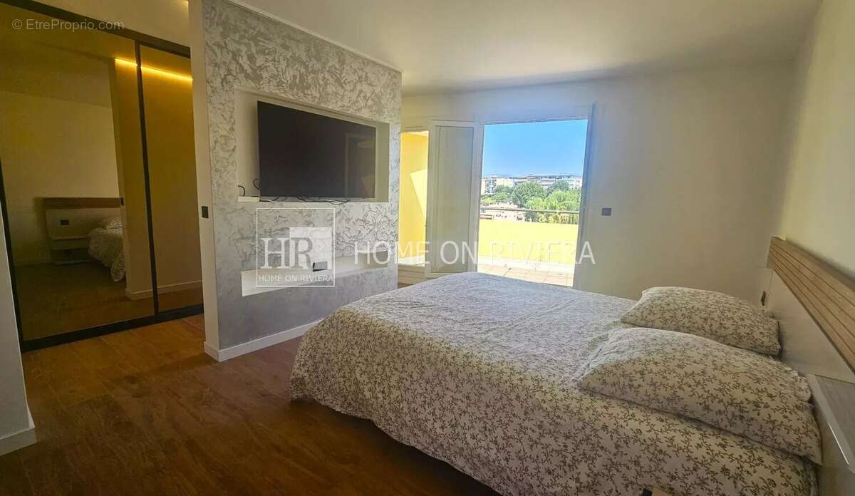 Appartement à SAINT-LAURENT-DU-VAR