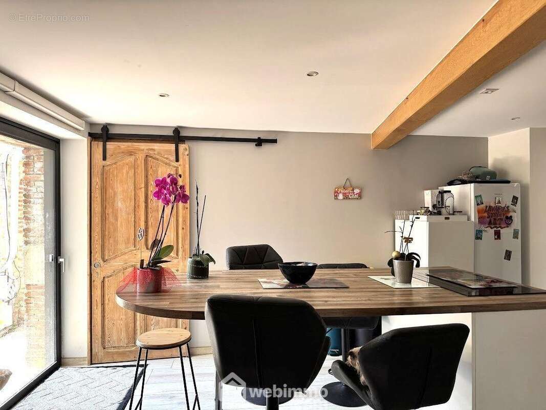 ...donne un accès direct à la cuisine. - Maison à SAINT-AMAND-SUR-SEVRE