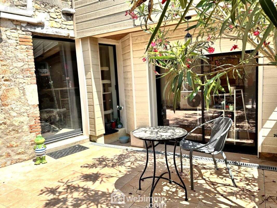 Maison de bourg construite avant 1949 avec beaucoup de charme. - Maison à SAINT-AMAND-SUR-SEVRE