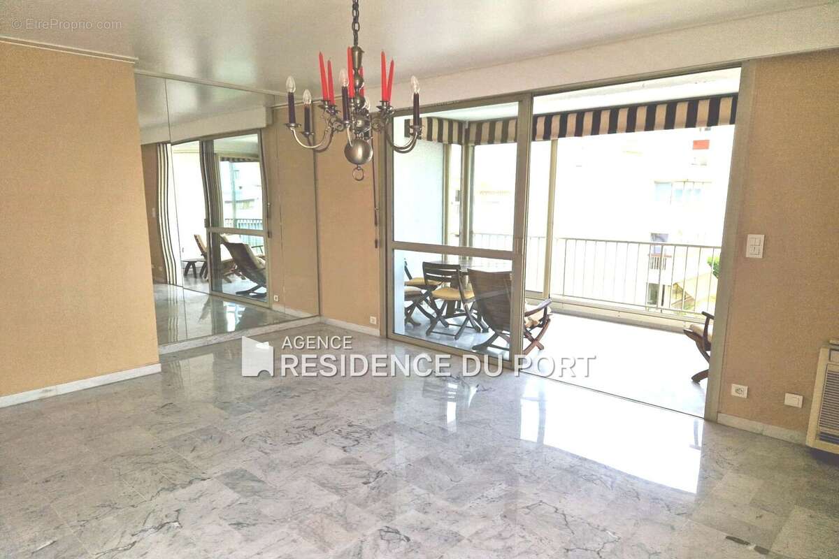 Appartement à MANDELIEU-LA-NAPOULE