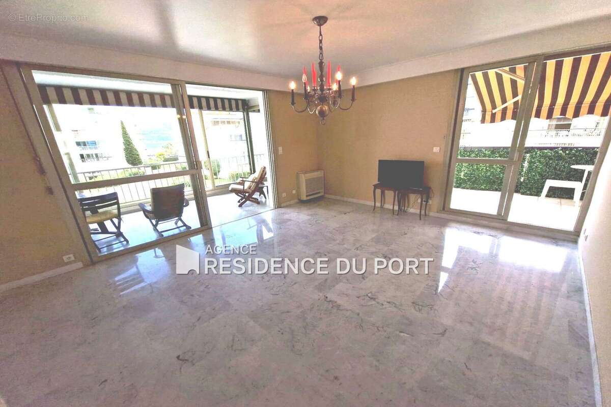 Appartement à MANDELIEU-LA-NAPOULE