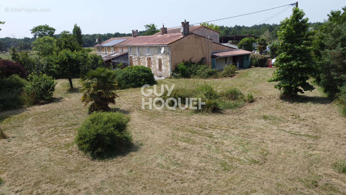 Maison à VENDAYS-MONTALIVET