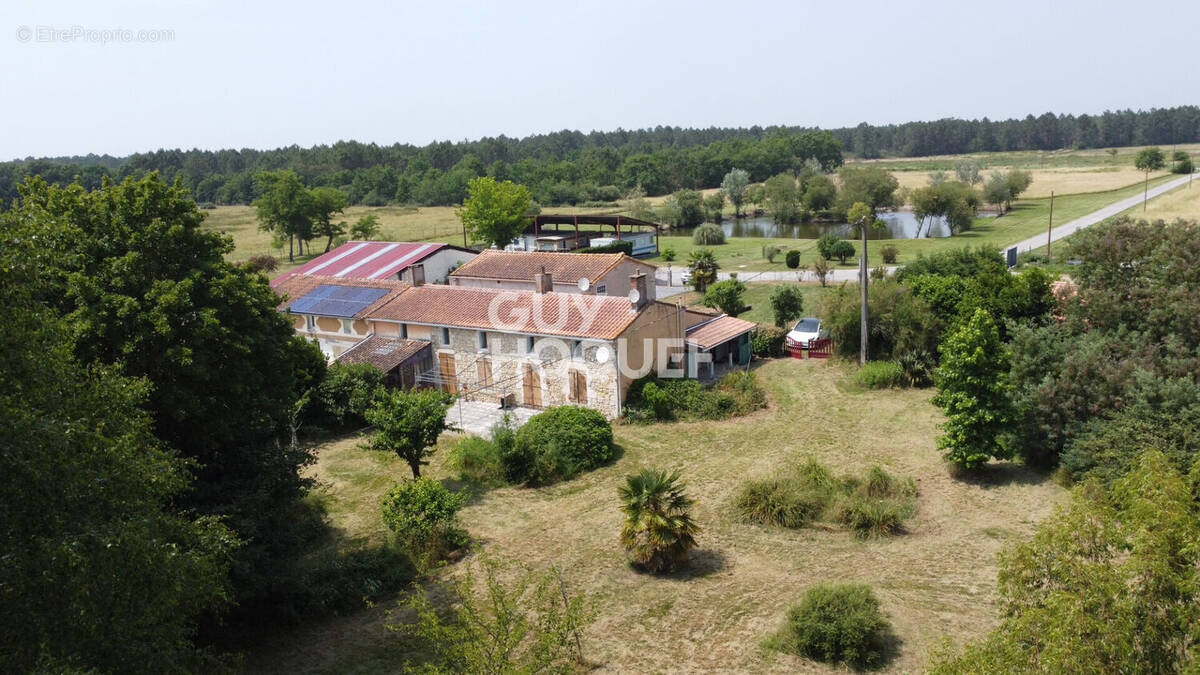 Maison à VENDAYS-MONTALIVET