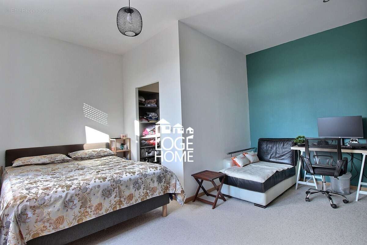 Chambre avec dressing - Maison à COURCELLES-LES-LENS