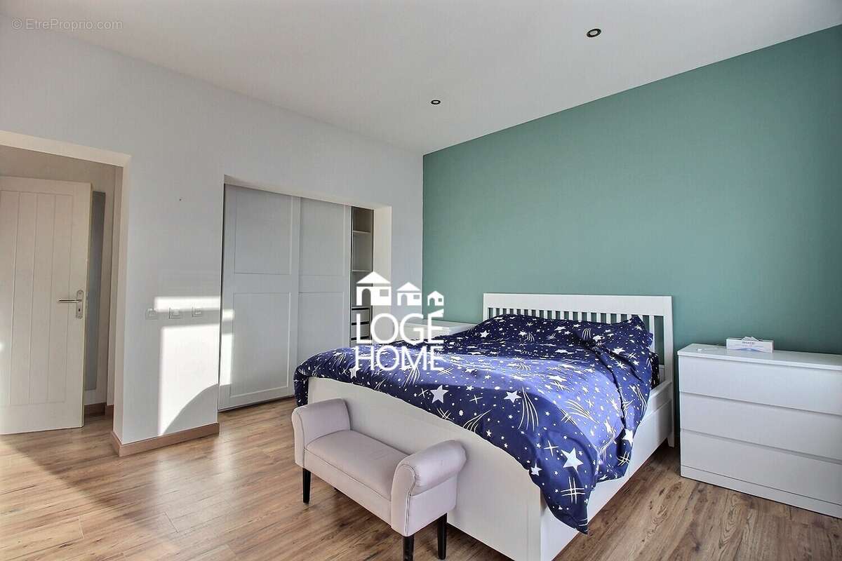 Chambre parentale avec dressing - Maison à COURCELLES-LES-LENS