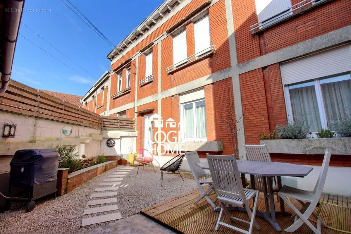 Façade - Maison à COURCELLES-LES-LENS