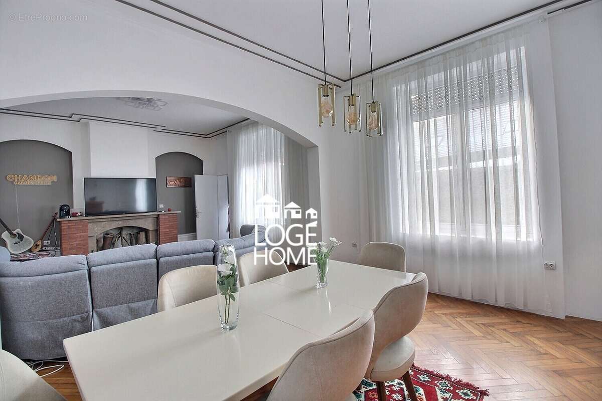 Séjour espace salle à manger - Maison à COURCELLES-LES-LENS