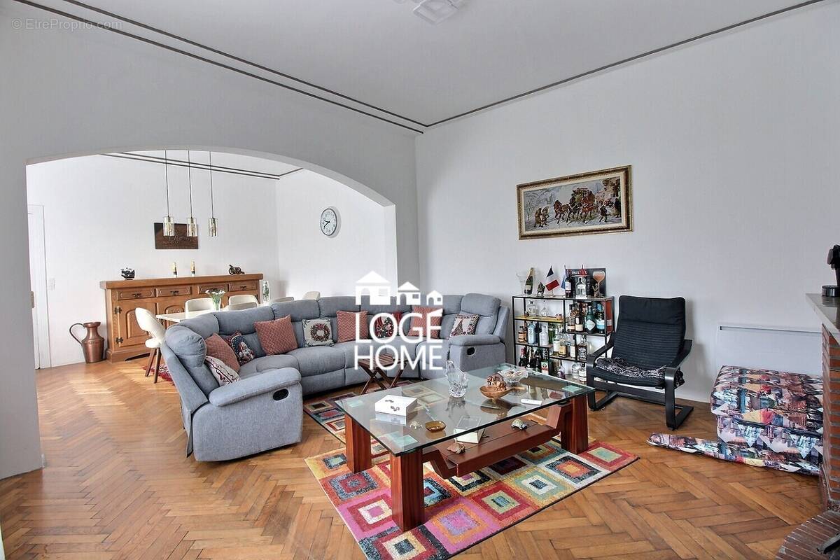 Séjour espace salon - Maison à COURCELLES-LES-LENS