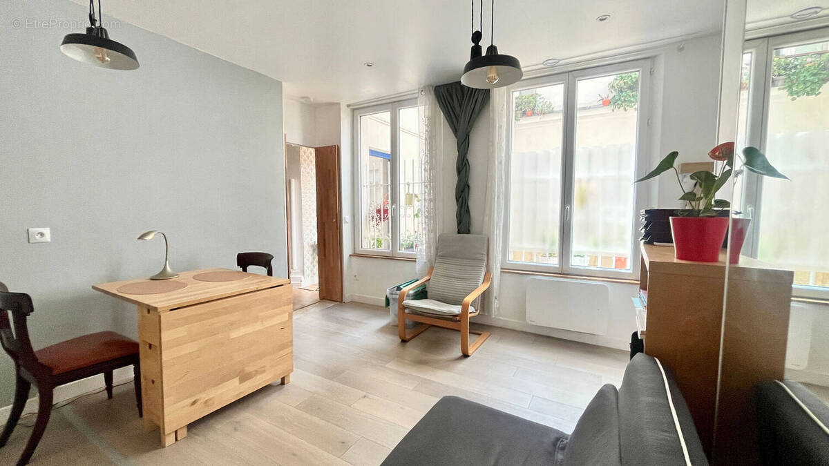 Appartement à PARIS-10E