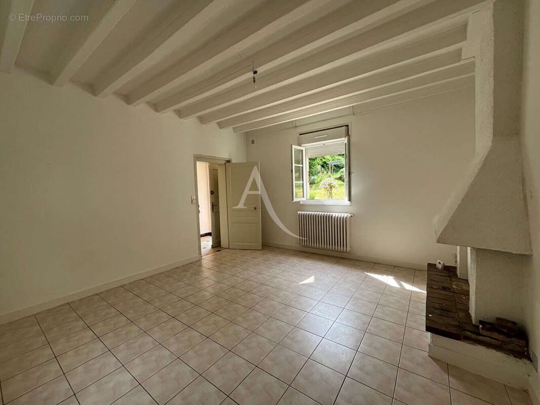 Maison à BEAUMONT-LA-RONCE