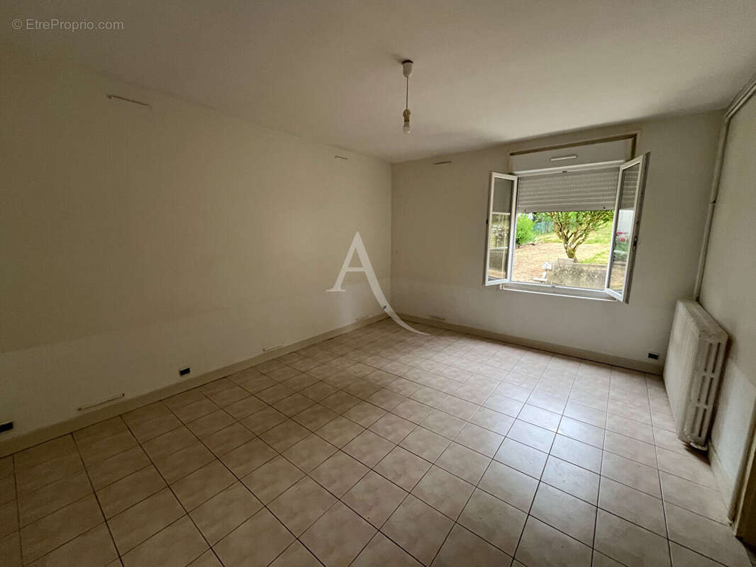 Maison à BEAUMONT-LA-RONCE