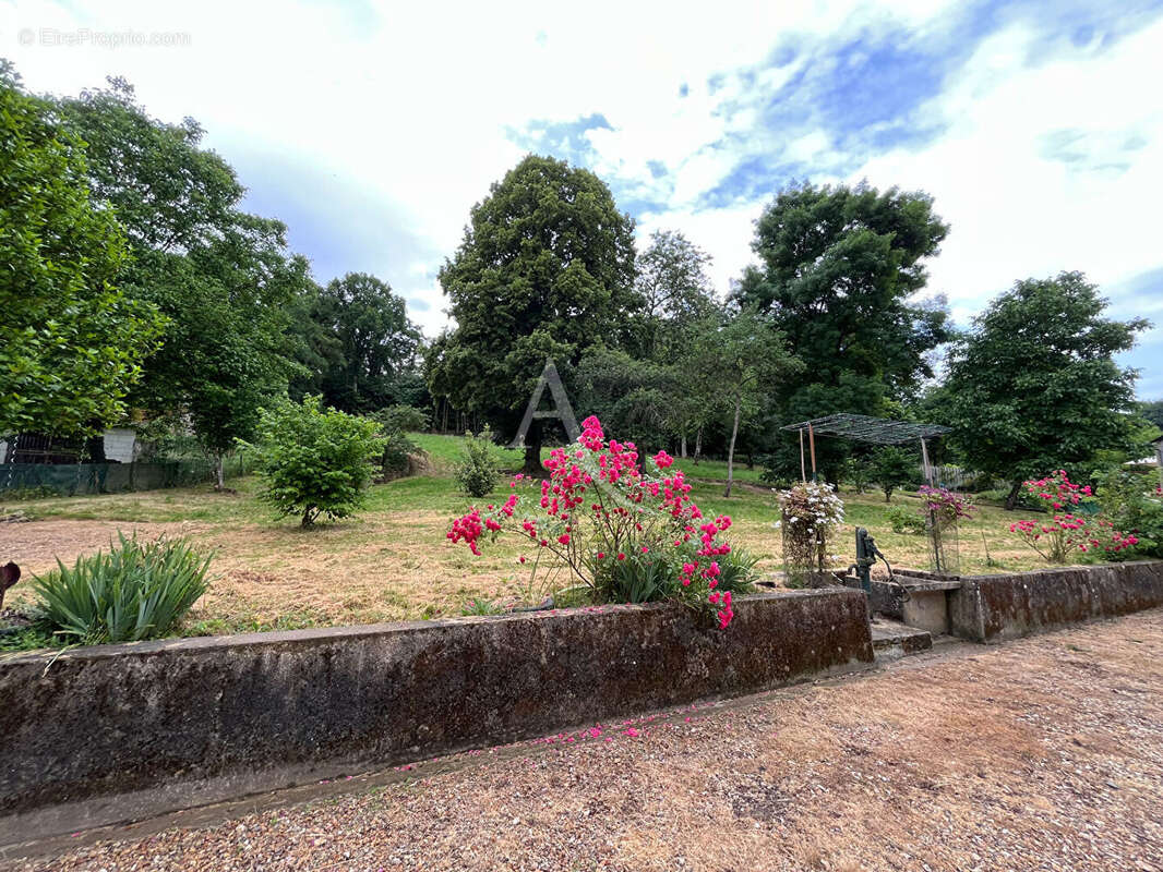 Maison à BEAUMONT-LA-RONCE