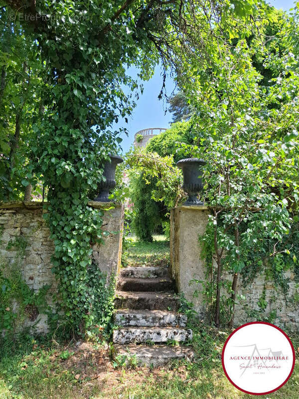 Maison à BRUERE-ALLICHAMPS