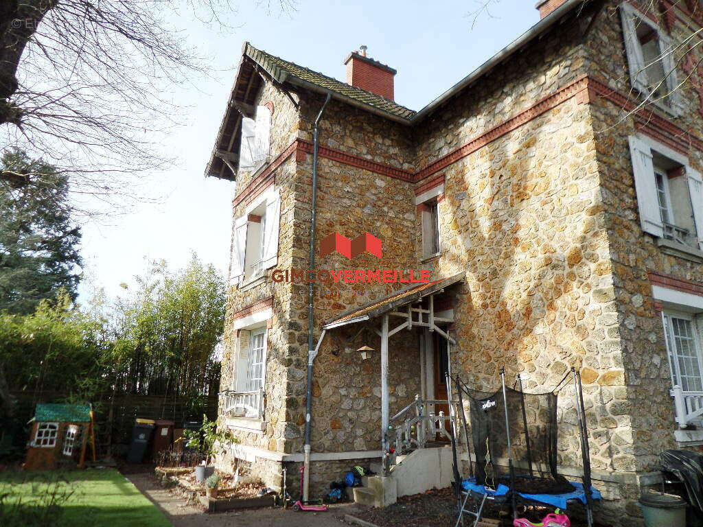 Maison à LA CELLE-SAINT-CLOUD