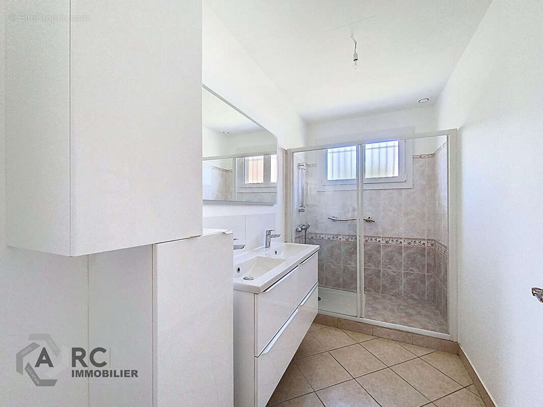 Maison à SAINT-JEAN-DE-LA-RUELLE