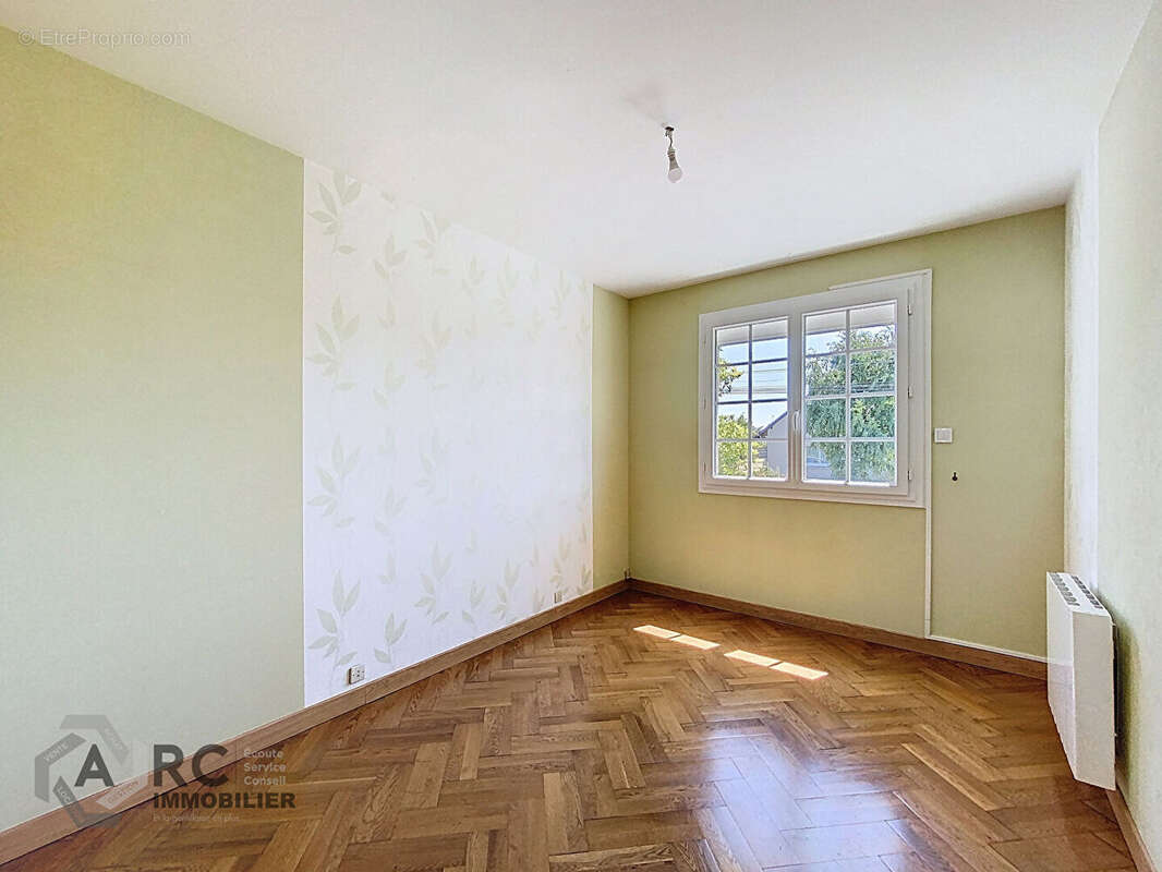 Maison à SAINT-JEAN-DE-LA-RUELLE