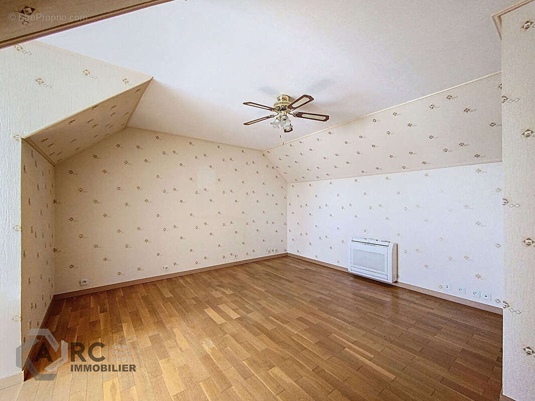 Maison à SAINT-JEAN-DE-LA-RUELLE