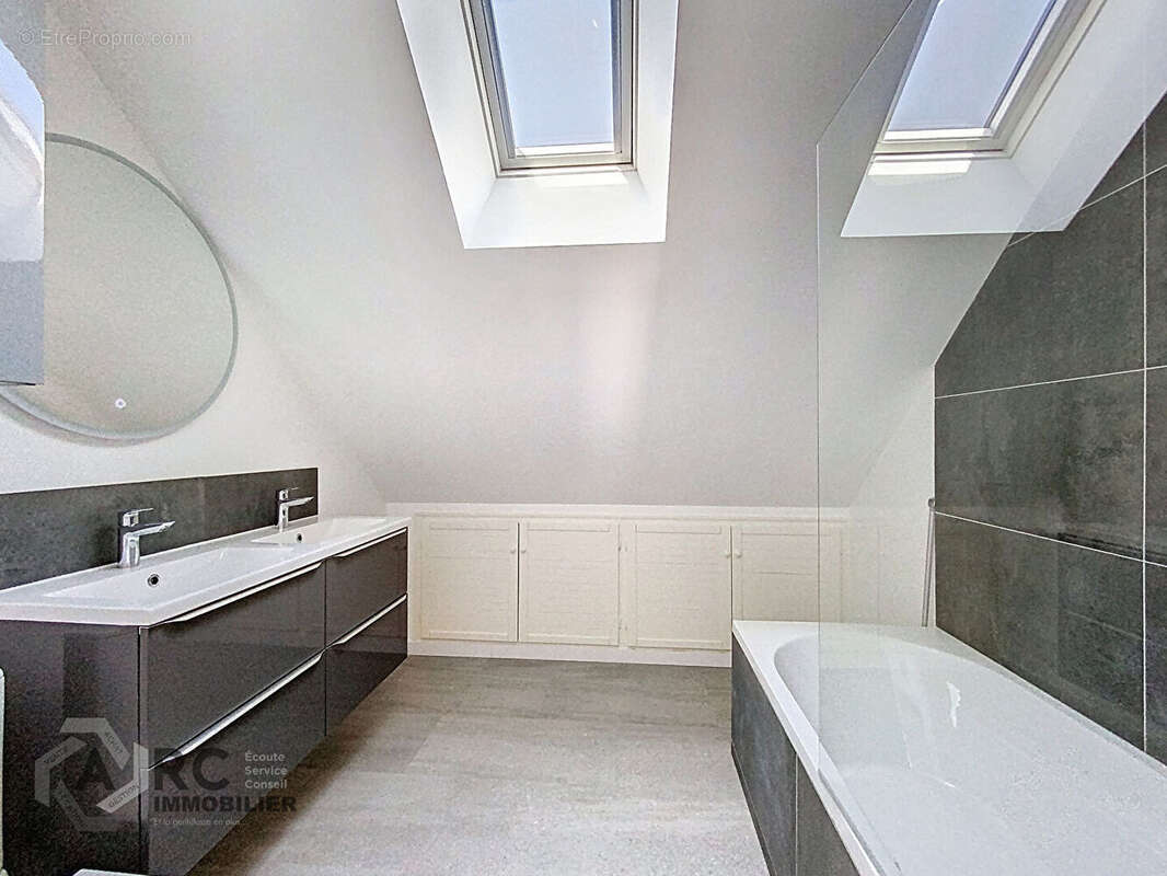 Maison à SAINT-JEAN-DE-LA-RUELLE