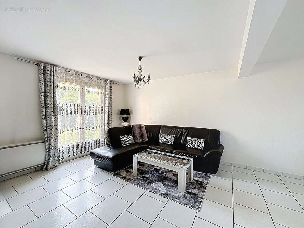 Maison à SAINT-JEAN-DE-LA-RUELLE