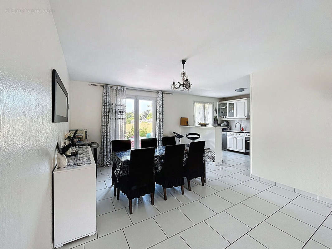 Maison à SAINT-JEAN-DE-LA-RUELLE