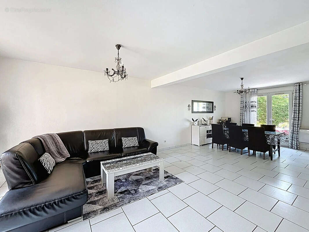 Maison à SAINT-JEAN-DE-LA-RUELLE