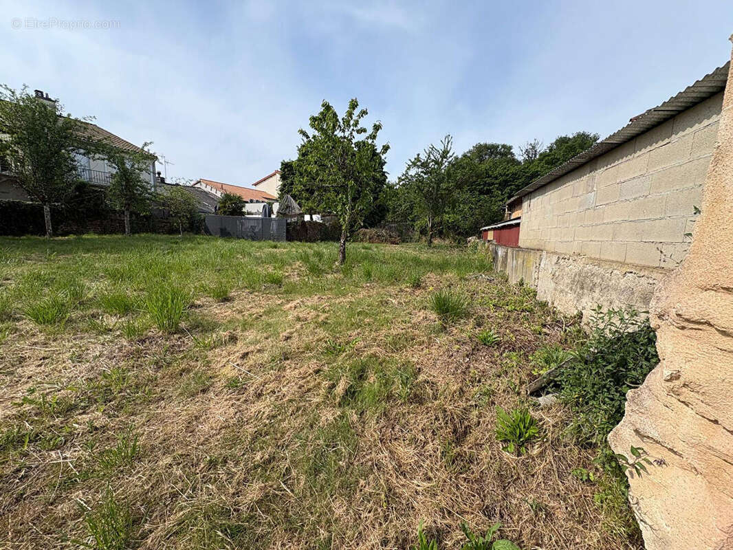 Terrain à VOUNEUIL-SOUS-BIARD