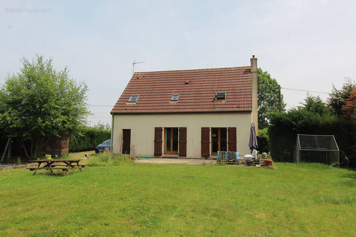 Maison à CHATEAUNEUF-EN-THYMERAIS