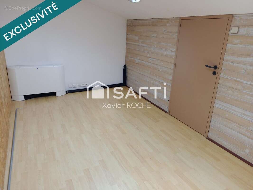 Photo 6 - Commerce à LANGOIRAN