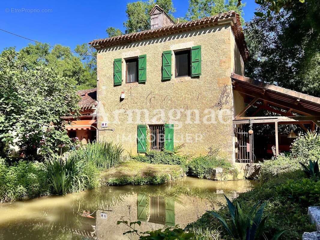 Maison à VIC-FEZENSAC