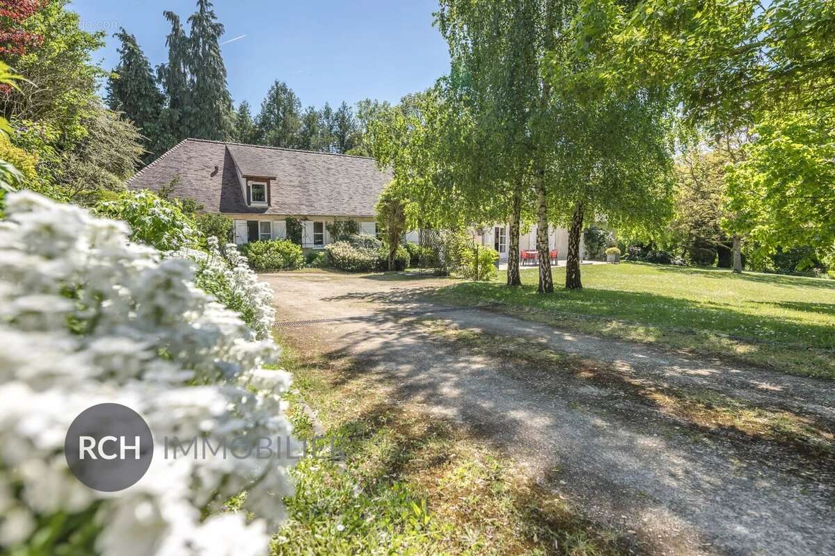 Maison à BAZOCHES-SUR-GUYONNE