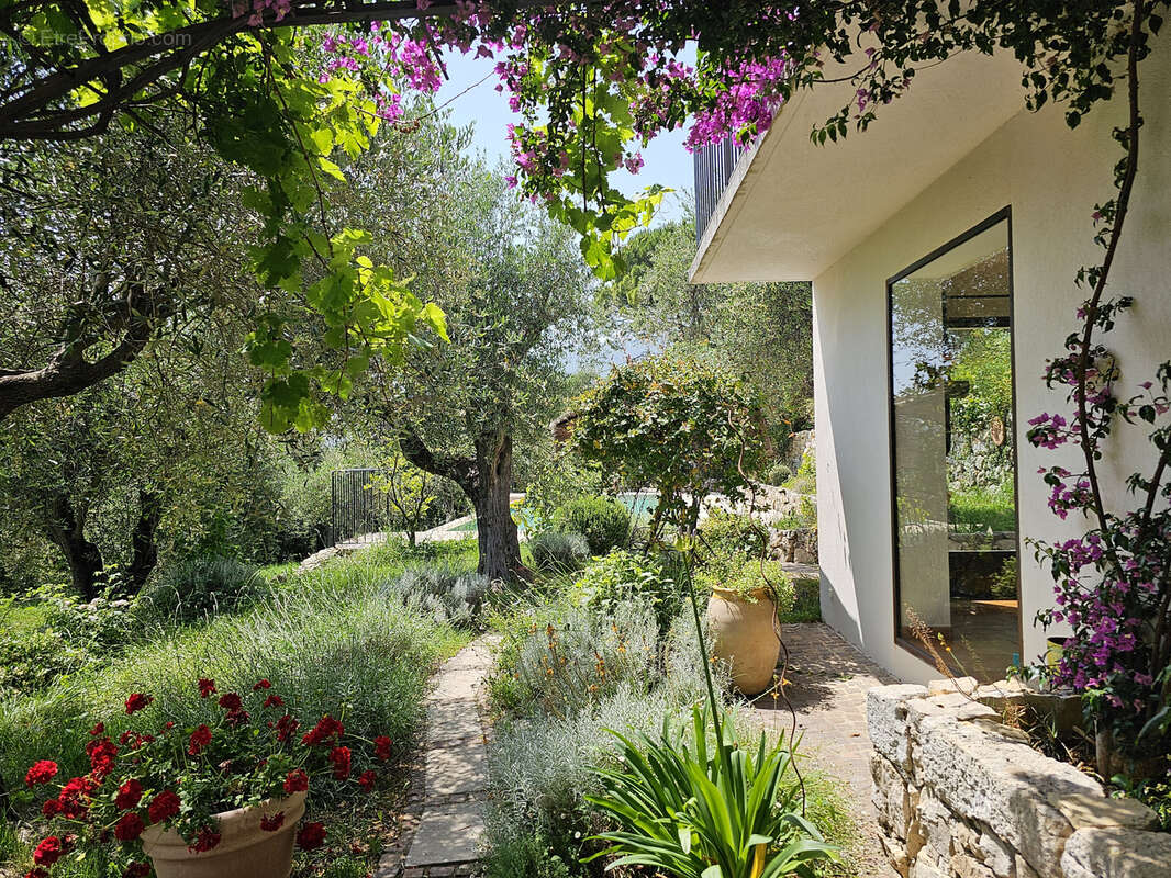 Maison à CHATEAUNEUF-GRASSE