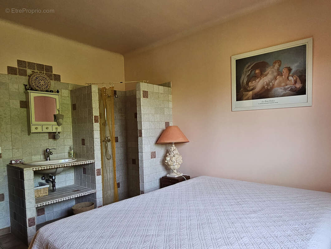 Maison à CHATEAUNEUF-GRASSE