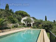 Maison à CHATEAUNEUF-GRASSE