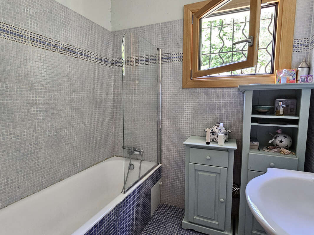 Maison à CHATEAUNEUF-GRASSE