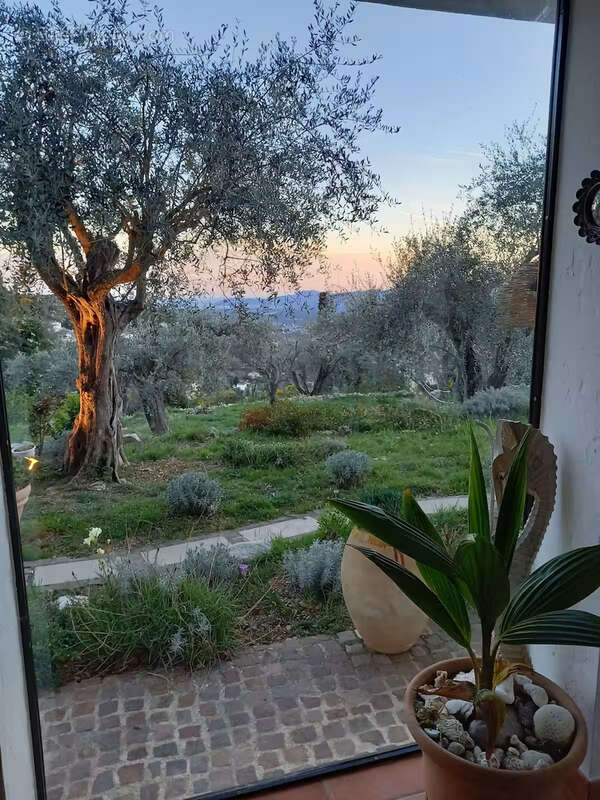 Maison à CHATEAUNEUF-GRASSE