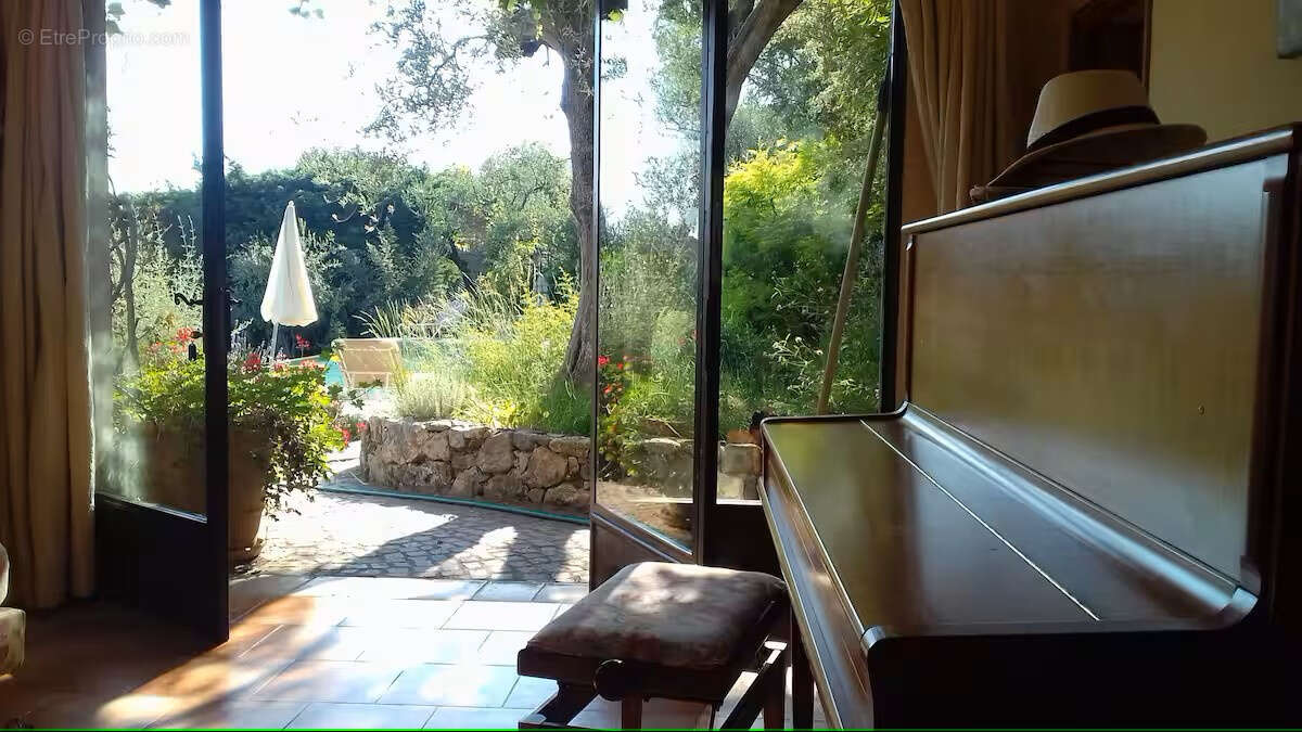 Maison à CHATEAUNEUF-GRASSE