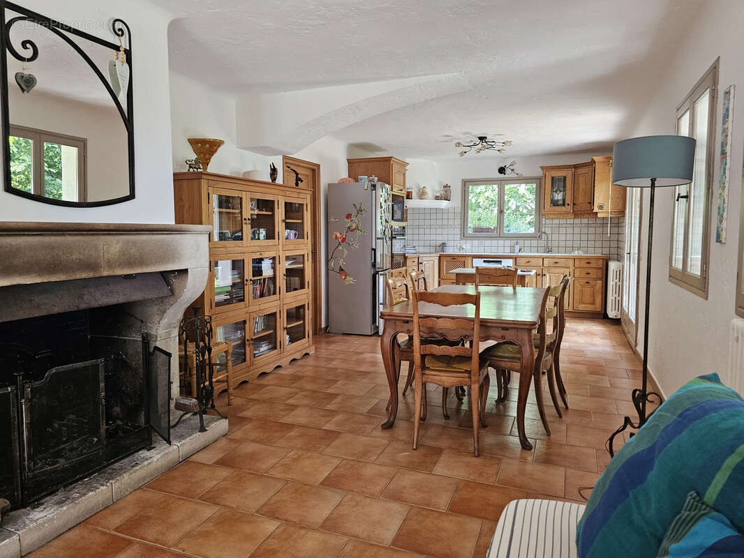 Maison à CHATEAUNEUF-GRASSE