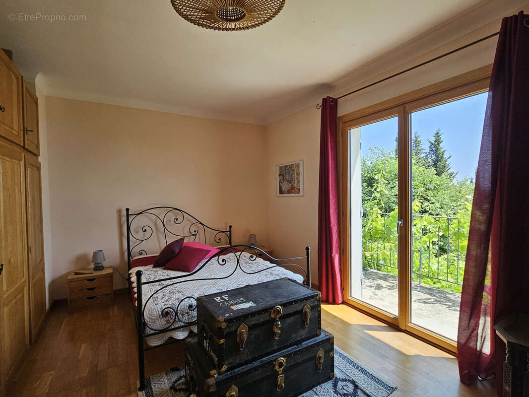 Maison à CHATEAUNEUF-GRASSE