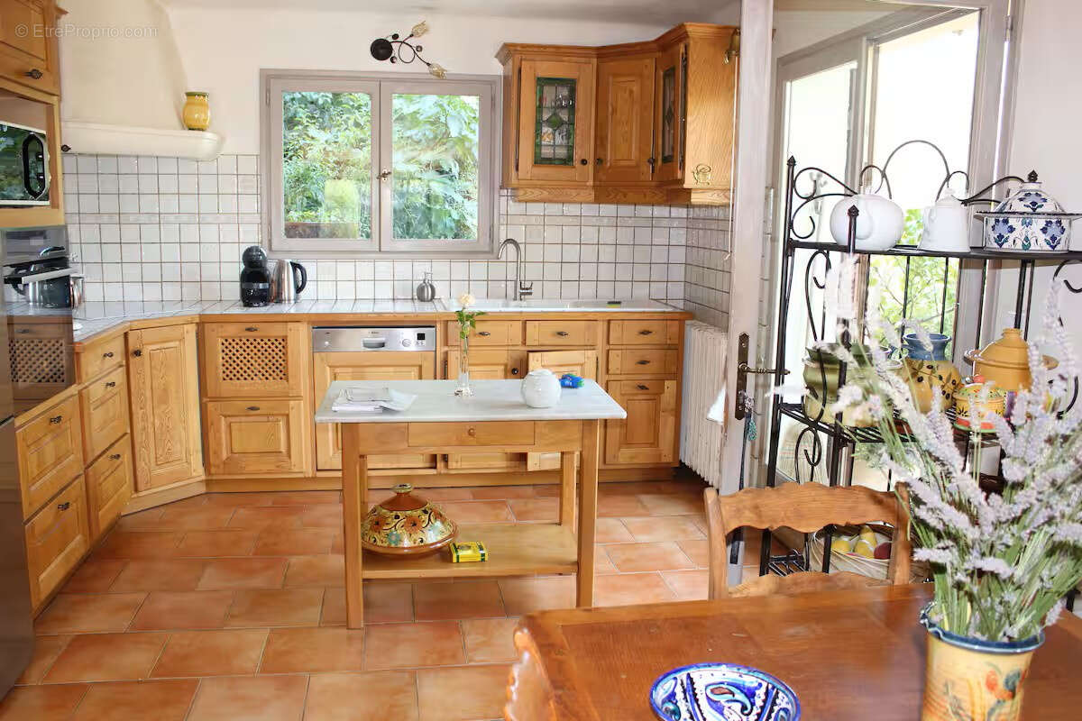 Maison à CHATEAUNEUF-GRASSE