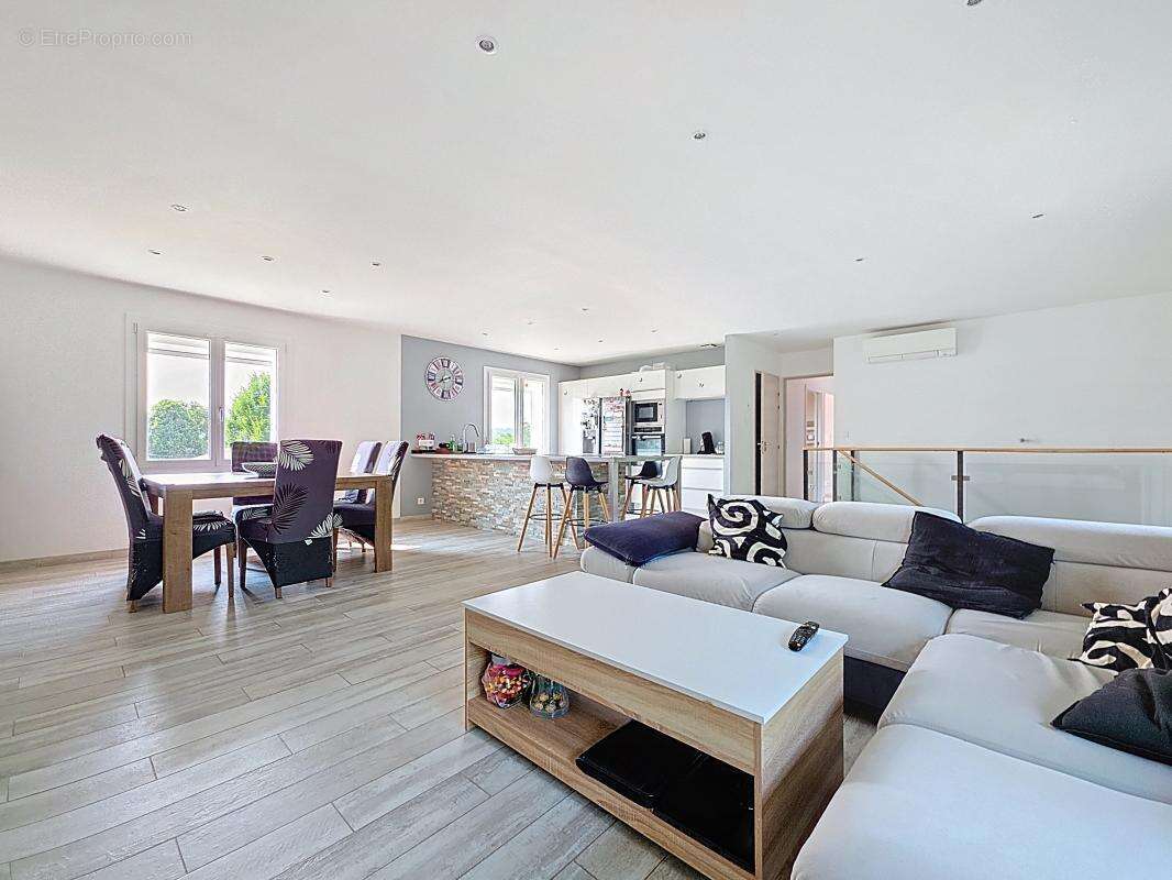 Maison à OYTIER-SAINT-OBLAS