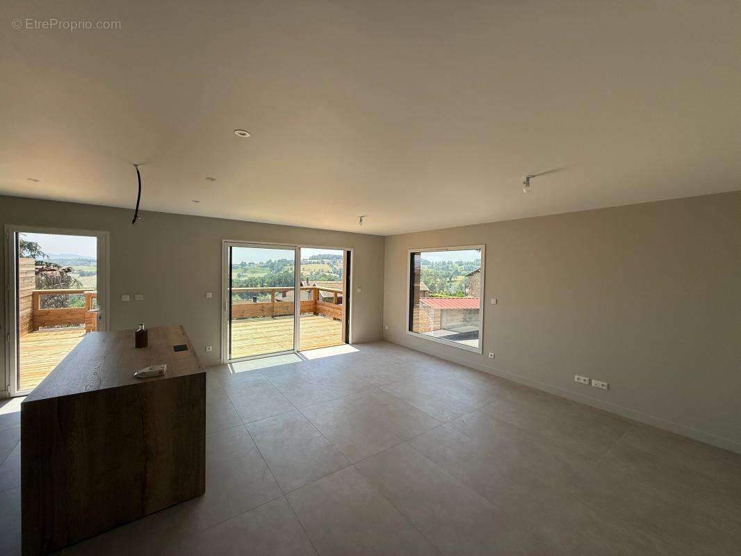 Maison à SAINT-LAURENT-DE-CHAMOUSSET