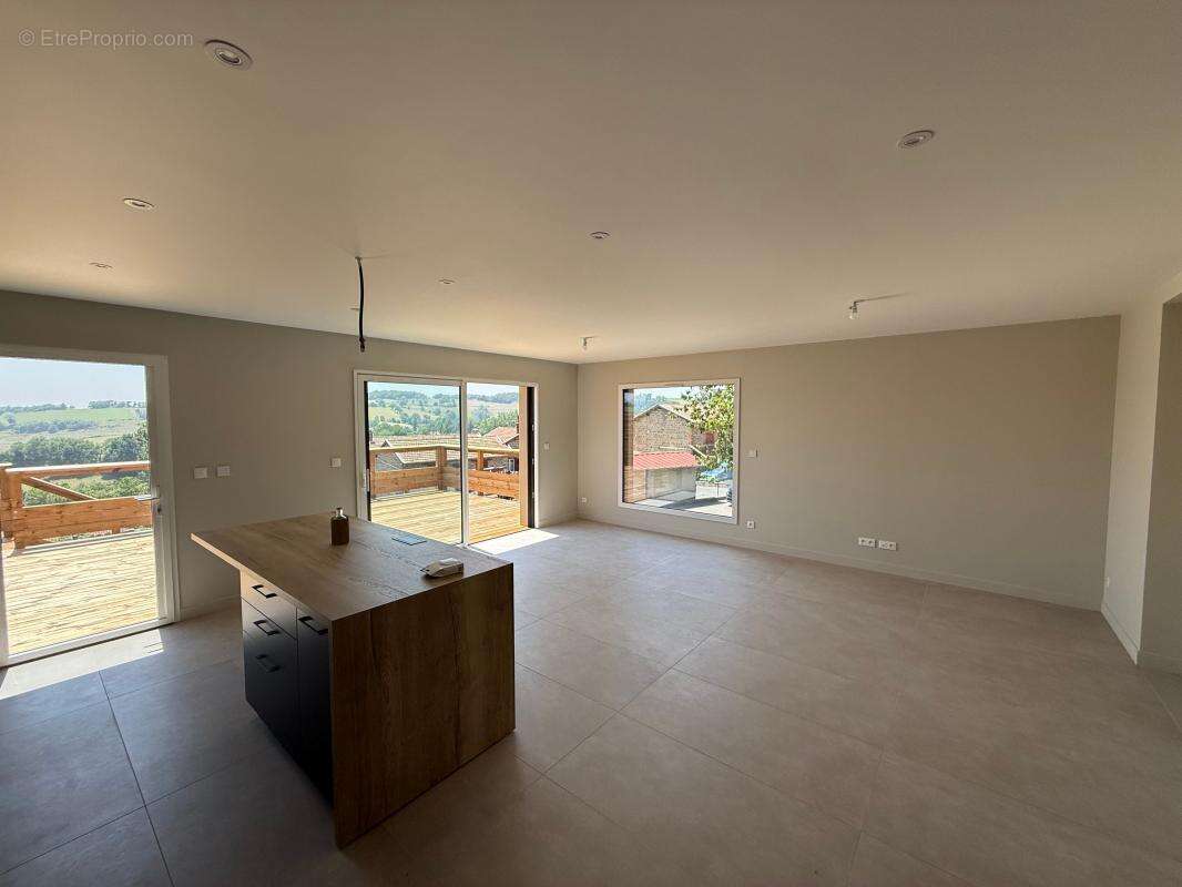 Maison à SAINT-LAURENT-DE-CHAMOUSSET